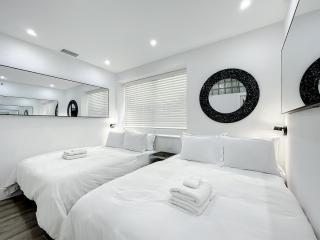 Oceanfront 3 Room Ocean Drive Condo - 9