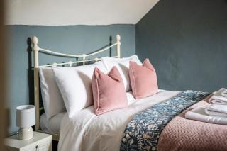 Moreton High Street - Sleeps 10, with private garden - Moreton in Marsh - 0