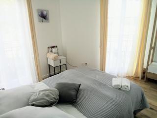 Confortable + - 3
