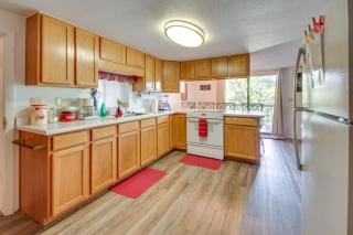 2-Level Home with Deck half Mi to Lake McConaughy! - 4