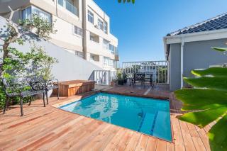 4 Bedroom house in Camps Bay - Città del Capo - 0