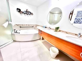 Ocean Breeze Studio With Lagoon View - 4 Guests - San Juan - 6