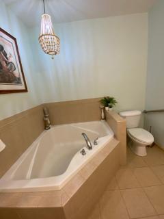 3 bedroom artists escape, with craft area and pool - 4