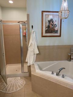 3 bedroom artists escape, with craft area and pool - 5