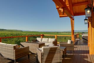 23 Mi to Targhee Skiing Felt Cabin with Hot Tub! - - 9