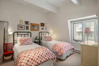 Chateau DuMont 16 - 6