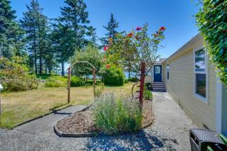 Cozy Langley Retreat Water Views and Beach Access - 8