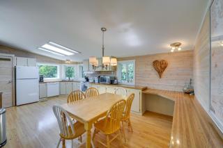 Cozy Langley Retreat Water Views and Beach Access - Langley - 5