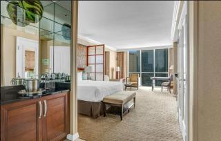 Signature MGM Suite with Strip and Sphere View - Las Vegas - 3