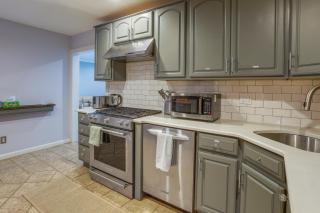 Charming Monroe Township Home - 13 Mi to RU! - East Brunswick - 2