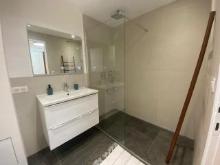 Renovated 4 room Apartment-Parking next door and Beach at 700m - Antibes - 2