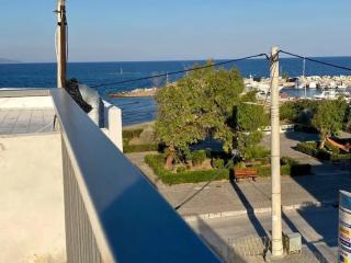 Neriides, Seaside renovated apartment with terrace near airport - Artemida - 1