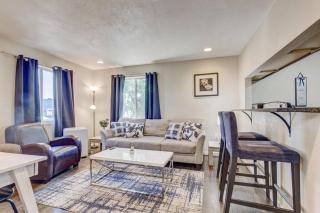 7min light rail walk - Royal Blue Lakewood Retreat - 0