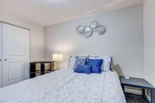 7min light rail walk - Royal Blue Lakewood Retreat - 1