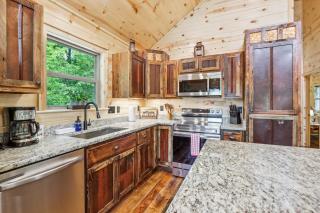Private Murphy Cabin Rental with Wraparound Porch! - Murphy - 4