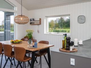 Stylish Lakeview Retreat-By Traum - Ansager - 4