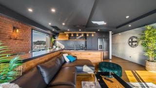 CBD Loft Style Apartment with Free Valet Parking - Christchurch - 1