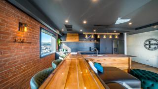 CBD Loft Style Apartment with Free Valet Parking - 2