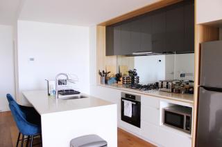 Modern apartment with water view in Geelong - 2