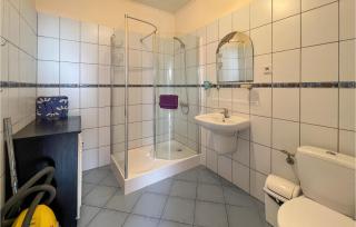 2 Bedroom Stunning Apartment In Mielno - 9