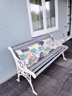 Banff Garden Suite&2mins Bus station Close LRT& Free Parking - 1