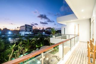 Coastal Elegance 4br Villa, 400m To Finns, - Canggu - 7