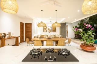 Coastal Elegance 4br Villa, 400m To Finns, - Canggu - 6