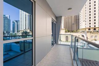 3-5 mins walk to JBR 5-7 mins to the tram - Dubai - 2