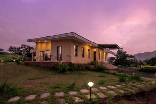 StayVista's Shivom Villa 8 - A Serene Escape with Views of the Valley and Lake - Lonavla - 0
