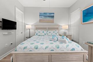 NEWLY RENOVATED! Breathtaking views! Fourth Floor! Pools! Grill! Beach Chairs - Destin - 7