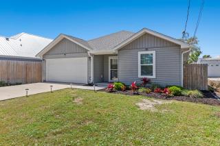 3BD, 2BA Home! Family Friendly! Close to Beach! HOT TUB! - Panama City Beach - 9