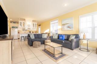 Across Street from Beach - Close to Pier Park - Sleeps 6! - Panama City Beach - 6