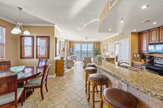 Gulf Front Master Bedroom! 2 Pools & Hot Tubs! Sleeps 8! - Panama City Beach - 5