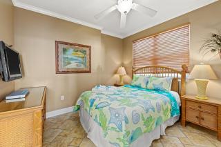 Gulf Front Master Bedroom! 2 Pools & Hot Tubs! Sleeps 8! - Panama City Beach - 3