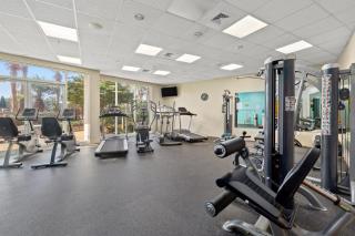 Beachfront Luxury 2Bd 2Ba Condo with Balcony! Sleeps 6! - Destin - 5
