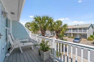 140 Feet To White Sandy Beaches! Newly Renovated! Pool! Grill! - Panama City Beach - 2
