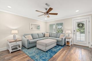 140 Feet To White Sandy Beaches! Newly Renovated! Pool! Grill! - Panama City Beach - 1