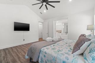 Brand NEW Expansive Coastal Home w/ Custom Furnishings Sleeps 15 - Panama City Beach - 6
