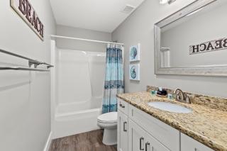 3BD, 2BA Home! Family Friendly! Close to Beach! HOT TUB! - Panama City Beach - 4