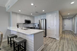 Gulf Front Master Suite! Directly On The Beach! 3 BR / 2 BA! Sleeps 8! - Panama City Beach - 9