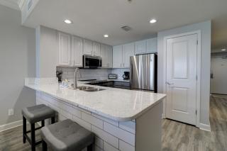 Gulf Front Master Suite! Directly On The Beach! 3 BR / 2 BA! Sleeps 8! - Panama City Beach - 5