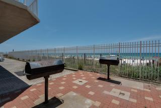 Gulf Front Master Suite! Directly On The Beach! 3 BR / 2 BA! Sleeps 8! - Panama City Beach - 4
