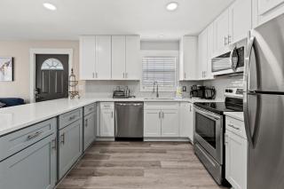 Welcome to Dolphin Fun B, BRAND NEW Duplex Walk to the Beach - Panama City Beach - 6
