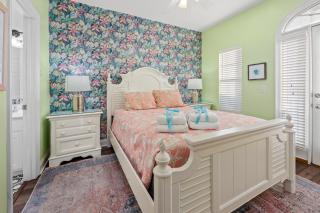 Next To Pier Park! STEPS from the Beach! Dog-Friendly! Pool! - Panama City Beach - 8