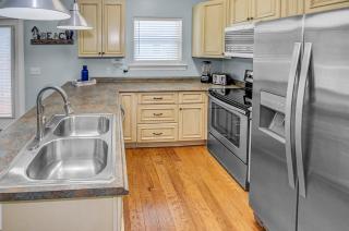 5 Bed, 5 Bath Beach Home/Only a 3 Minute Walk To The Beach! SLEEPS 12 - Panama City Beach - 9
