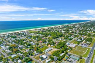 Brand New Home with In-ground Pool, Four Houses From Beautiful Laguna Beach - Panama City Beach - 1