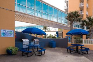 Water Park On-Site! 2 Beachfront Master Suites! Corner Balcony Views! - Panama City Beach - 4