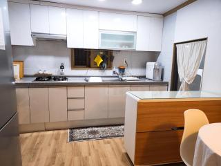 3 Rooms for rent near Mapo-gu Office Station, Mapo-gu, Seoul - Seul - 3