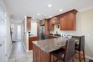 Directly On The Beach! First Floor Sundeck! Near Pier Park! Sleeps 6! - Panama City Beach - 6
