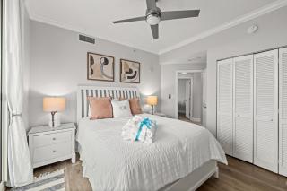 Luxury Beachfront Condo w/ 2 Balconies! Sleeps 8! Walk to Pier Park! - Panama City Beach - 2